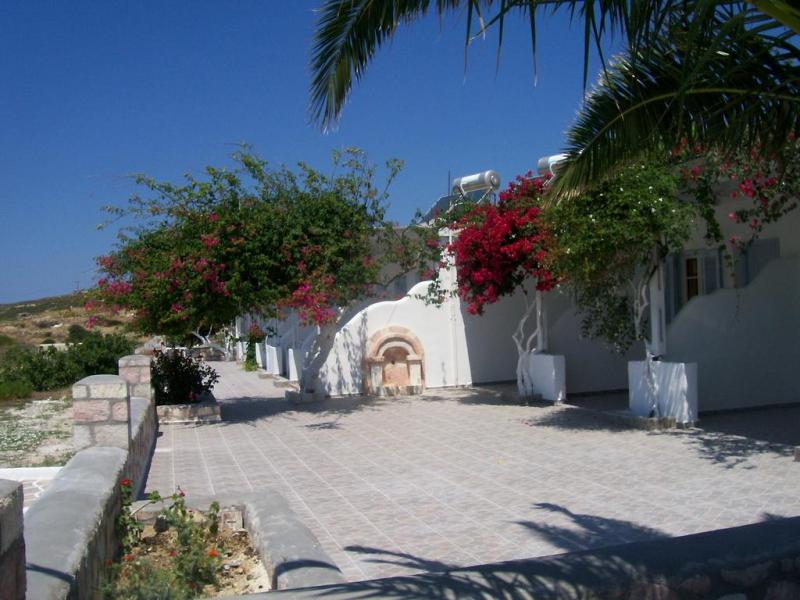 ΕΝΟΙΚΙΑΖΟΜΕΝΑ ΔΩΜΑΤΙΑ ΕΣΤΙΑΤΟΡΙΟ KALAMITSI ROOMS AND RESTAURANT ΠΑΡΑΛΙΑ ΚΑΛΑΜΙΤΣΙ ΚΙΜΩΛΟΣ